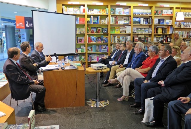 O presidente do Parlamento participou na presentación dun  libro sobre Emigración e exilio en Galicia e Azores